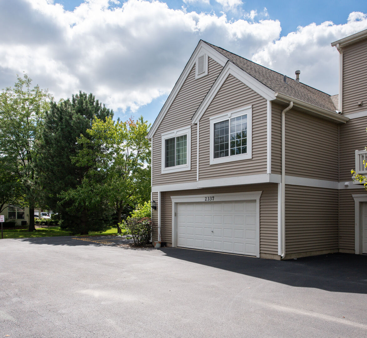 Property Photo: 2337 Twilight Drive 2337 IL 60503