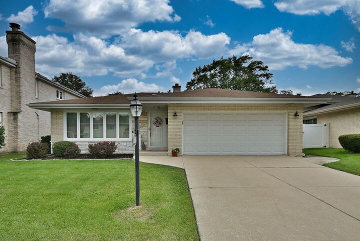 2634 S Stratford Avenue  Westchester IL 60154 photo