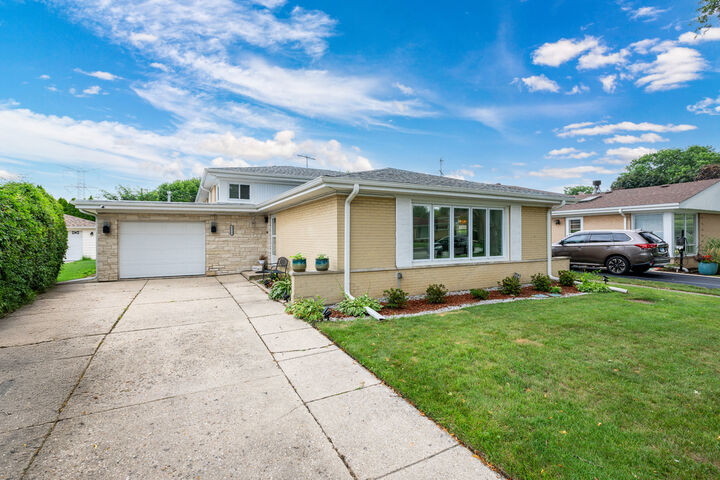 Property Photo: 9315 Mansfield Avenue IL 60053