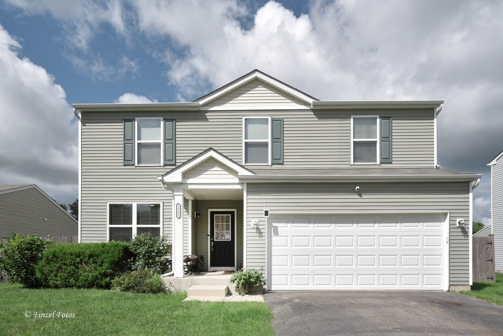 Property Photo: 1721 Yasgur Drive IL 60098