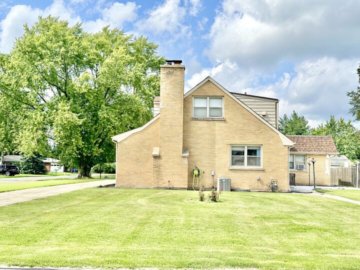Property Photo: 901 S Westgate Road IL 60016