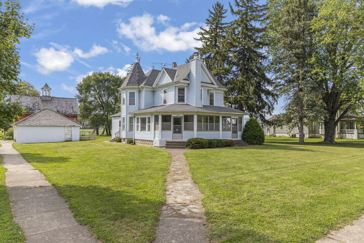 Property Photo:  301 N Main Street  IL 60941 