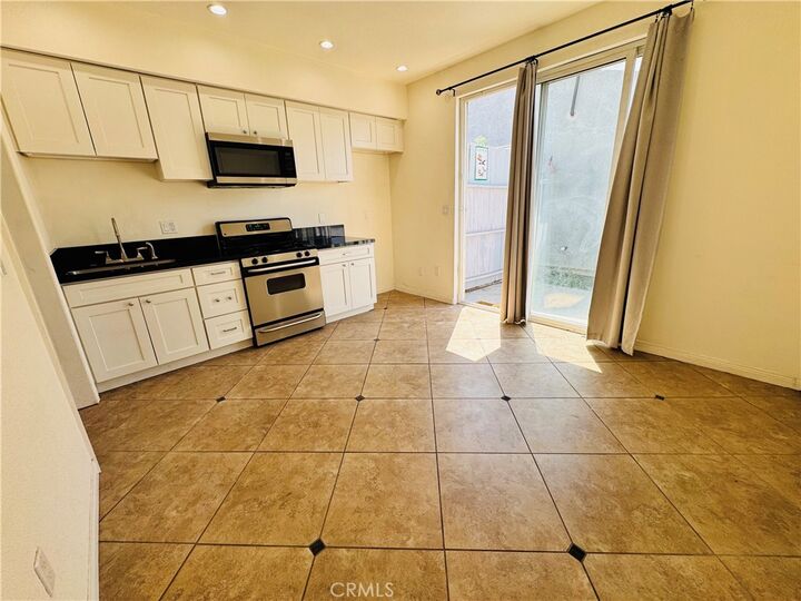 Property Photo:  16852 Archwood Street  CA 91406 