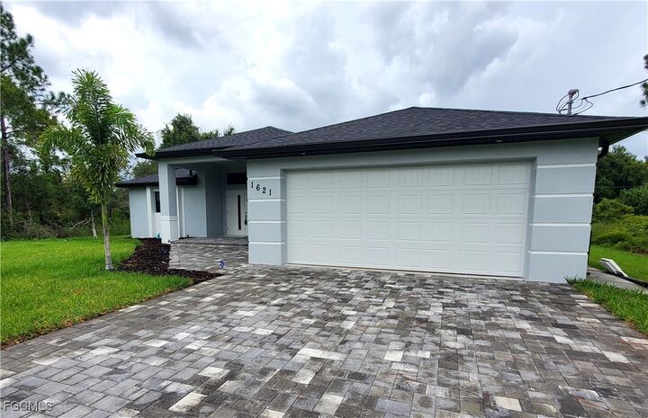 Property Photo: 1621 Lincoln Avenue FL 33972