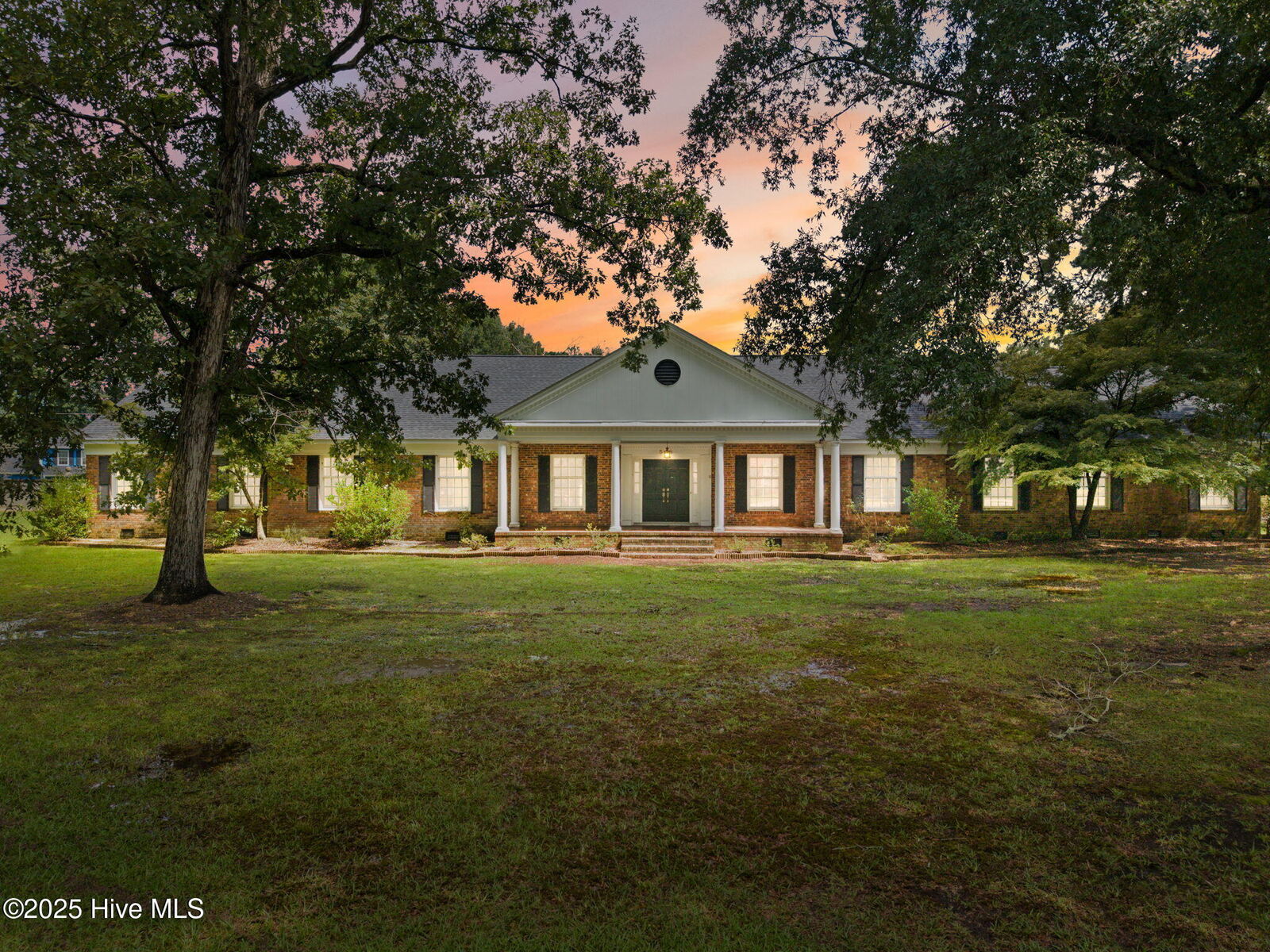 Property Photo: 518 Edgewood Circle NC 28472