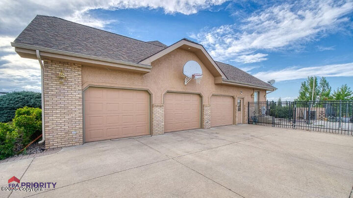 Property Photo: 3324 Jonquil Ln - WY 82718