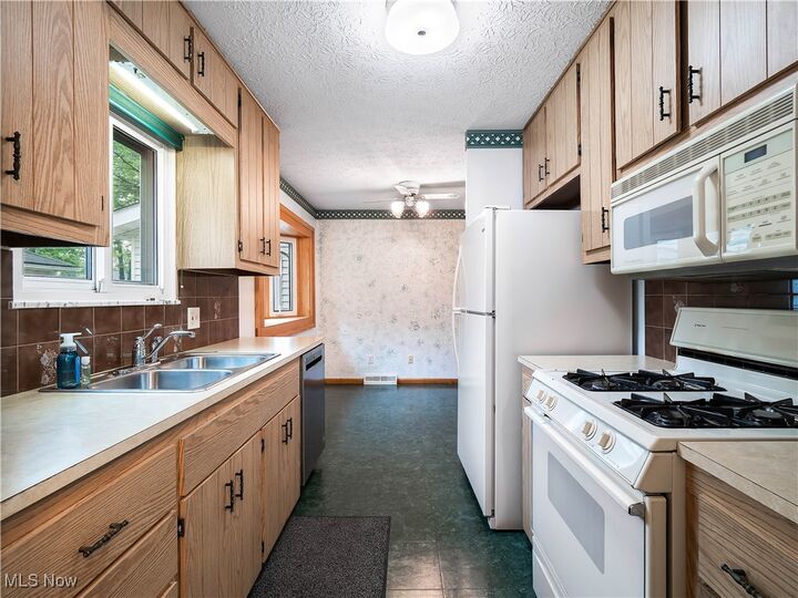 Property Photo:  148 Meadow Circle  OH 44017 