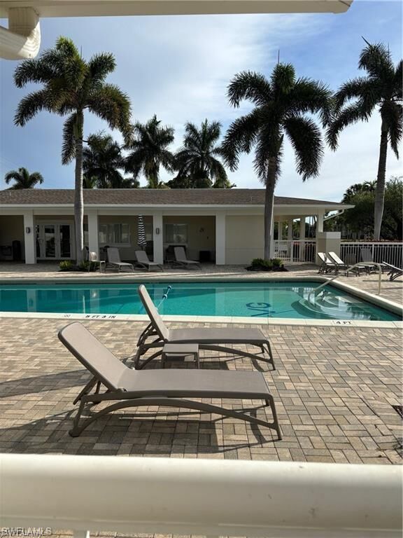 Property Photo: 546 Broad Ave S 546 FL 34102