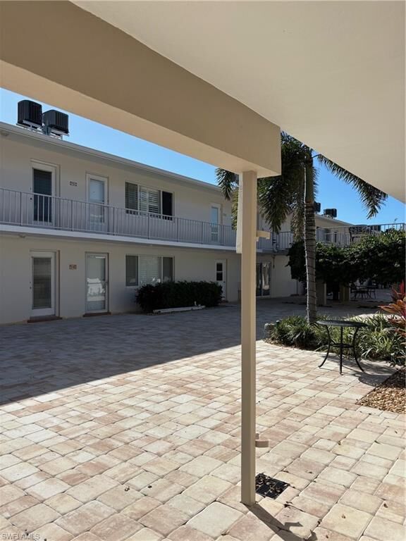 Property Photo:  546 Broad Ave S 546  FL 34102 