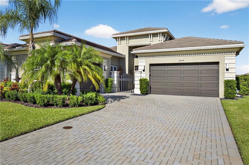 Property Photo: 28514 Wharton Dr FL 34135