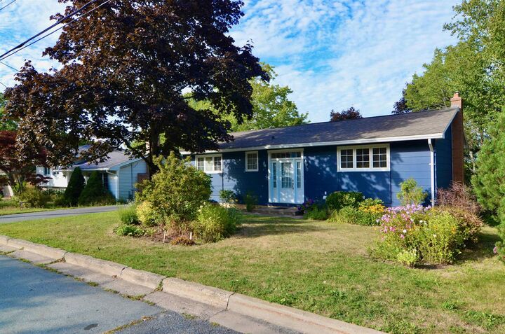 32 Tremont Street  Dartmouth NS B2Y 1X2 photo