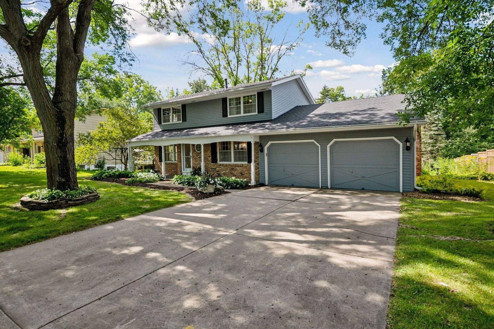 Property Photo: 6528 Ridgeview Drive MN 55439