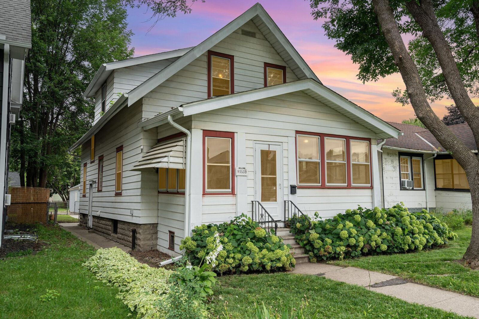 Property Photo: 1539 Carroll Avenue MN 55104