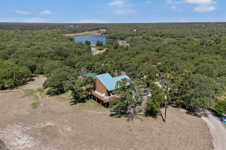 Property Photo: 438 Jay Kelley Lane TX 76270
