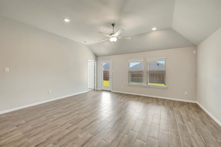 Property Photo:  417 Wydown Drive  TX 75407 