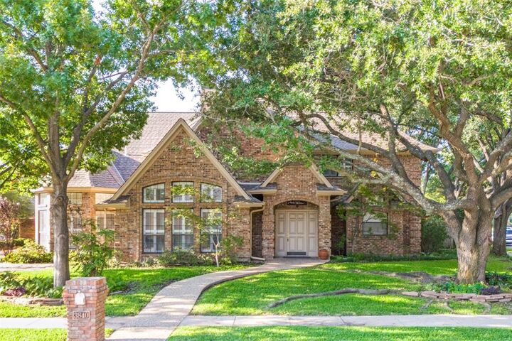 Property Photo: 3840 Edgewater Drive TX 76021