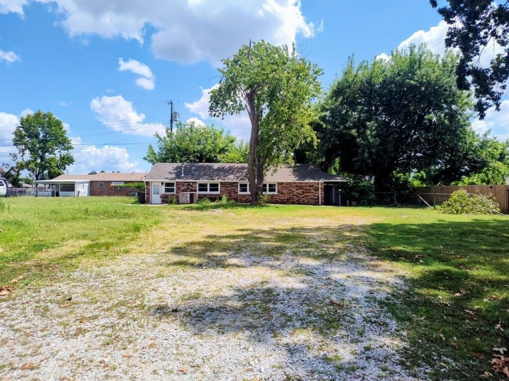 Property Photo: 1835 S 11th Place AR 72756