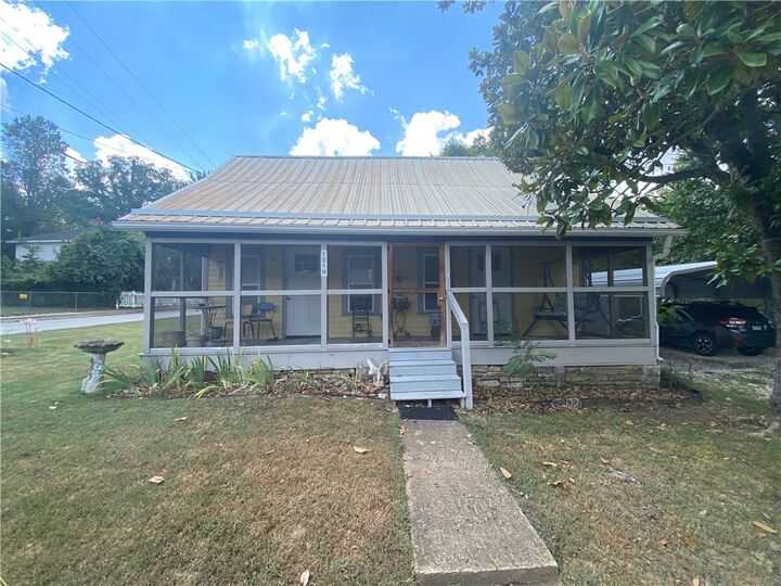 Property Photo: 101 Locust Street AR 72641