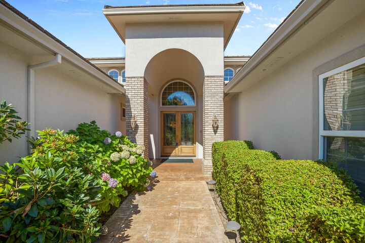 Property Photo: 256 Island Pointe Drive OR 97504