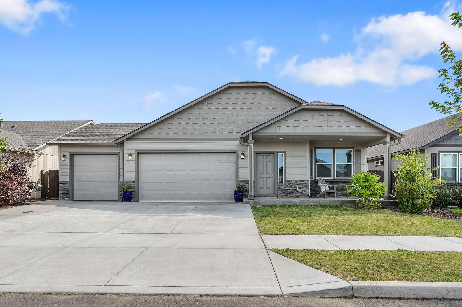 Property Photo: 2428 NW Kingwood Avenue OR 97756