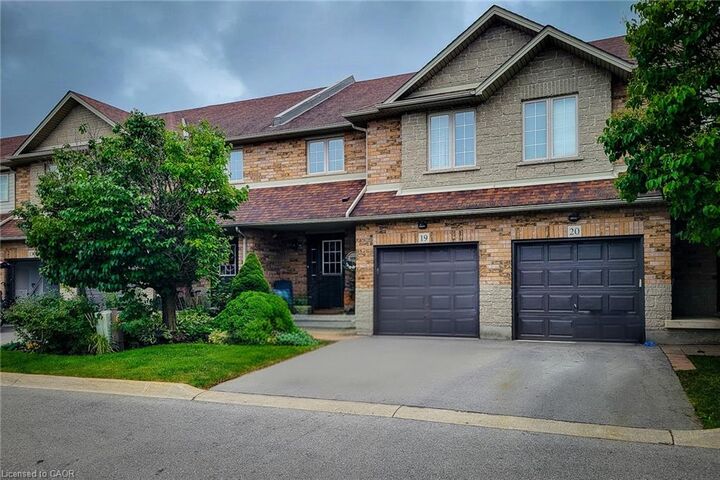 Property Photo:  18 Cedar Street 19  ON L3M 5M7 