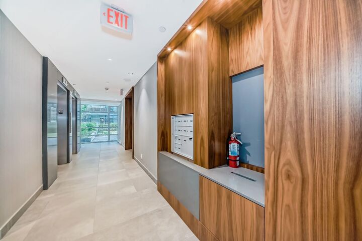 Property Photo: 88 Waterfront Mews SW 101 AB T2P 1K7