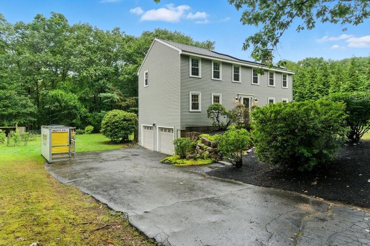 Property Photo:  9 Ellsworth Rd  MA 01810 