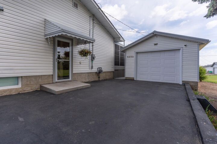 Property Photo: 5232 50 Avenue AB T0B 2C0