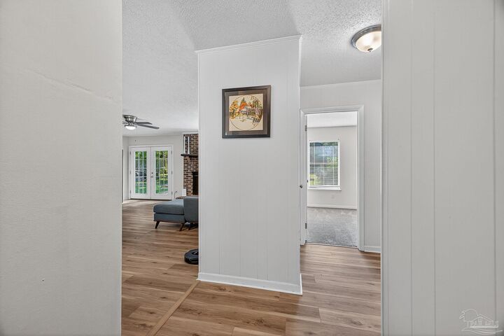 Property Photo: 2458 Felix Summerlin Rd FL 32570