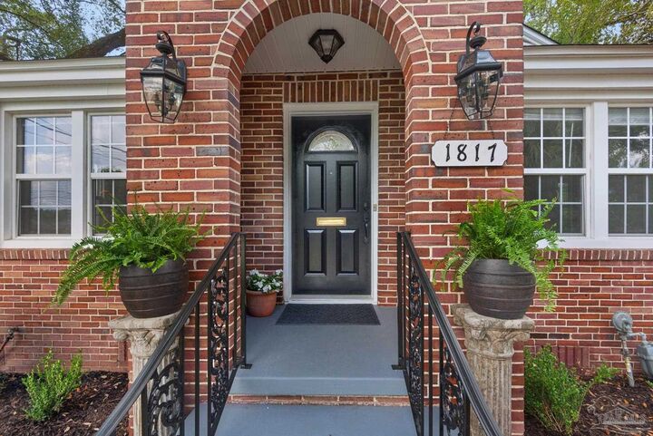 Property Photo: 1817 E Maxwell St FL 32503