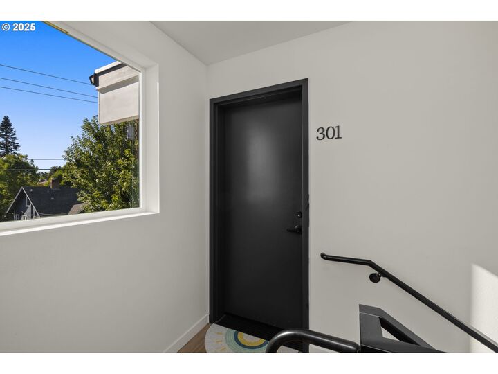 Property Photo: 3920 N Montana Ave 301 OR 97227