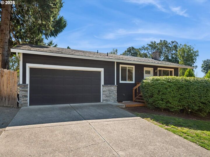 7716 SW Oak St  Portland OR 97223 photo