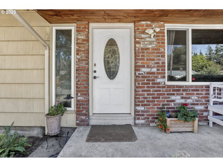 Property Photo: 17840 SE Yamhill St OR 97233