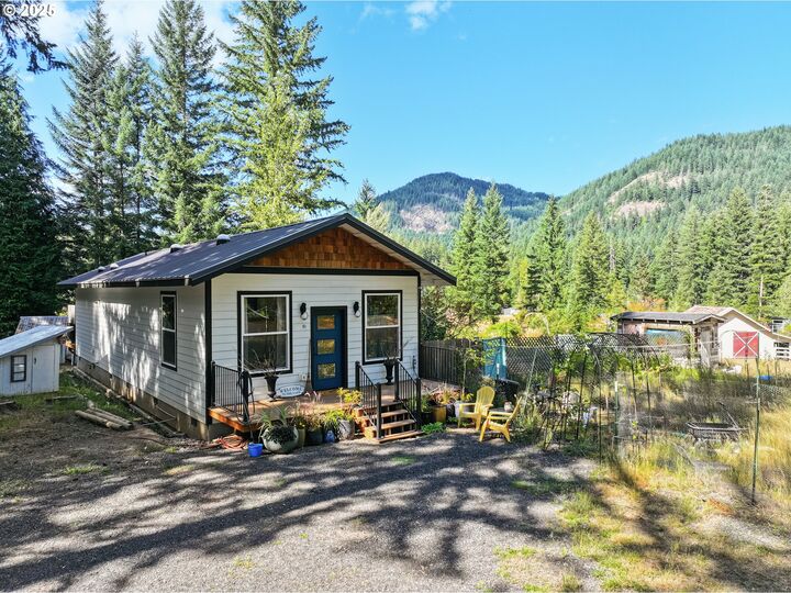 Property Photo: 11 Edgewater Dr WA 98610