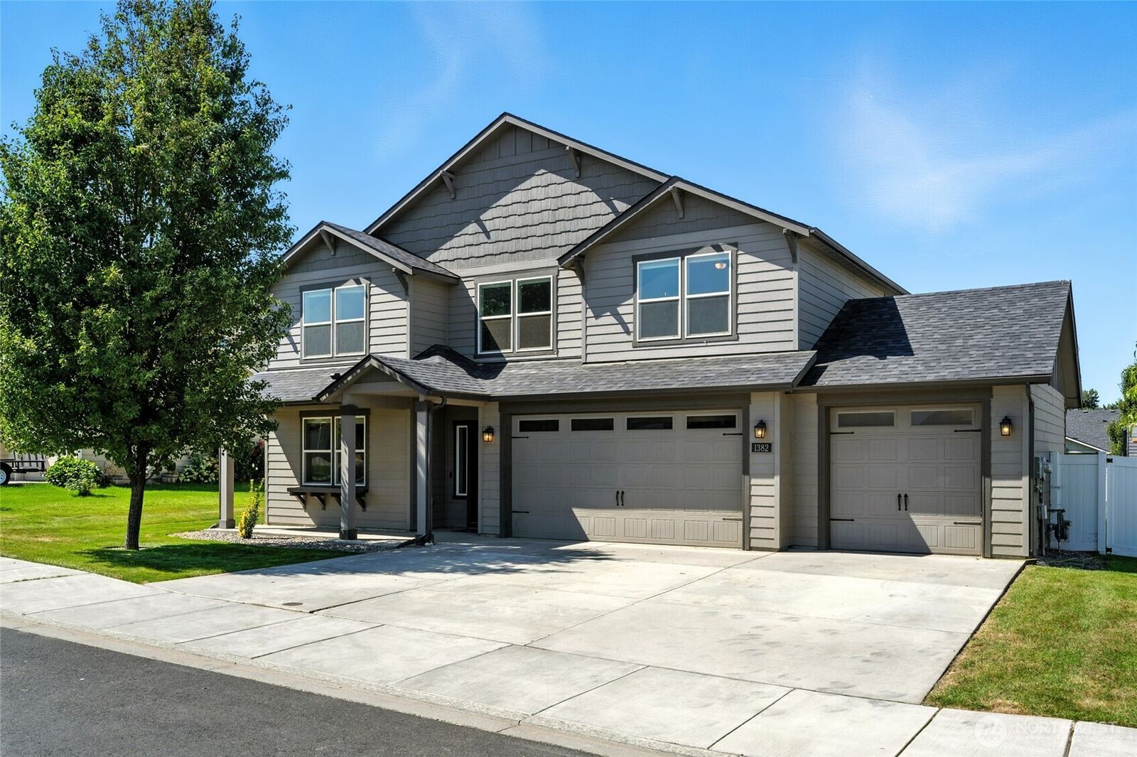 Property Photo: 1382 Caprio Loop WA 99362