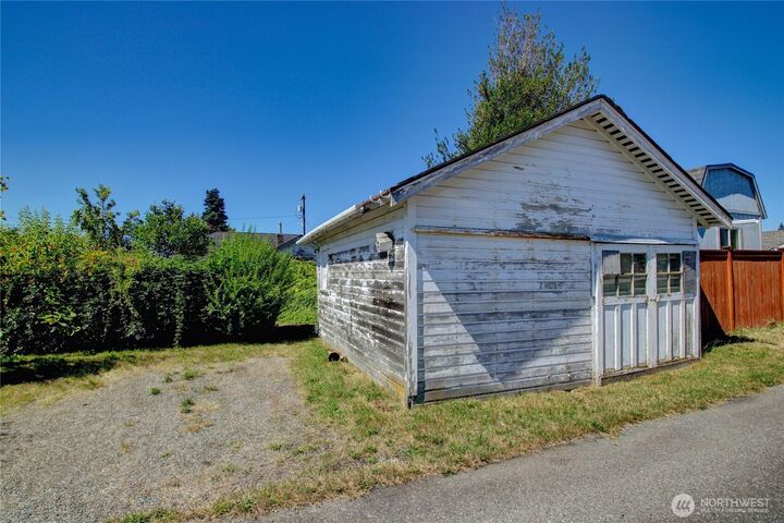 Property Photo:  817  Central Avenue  WA 98284 