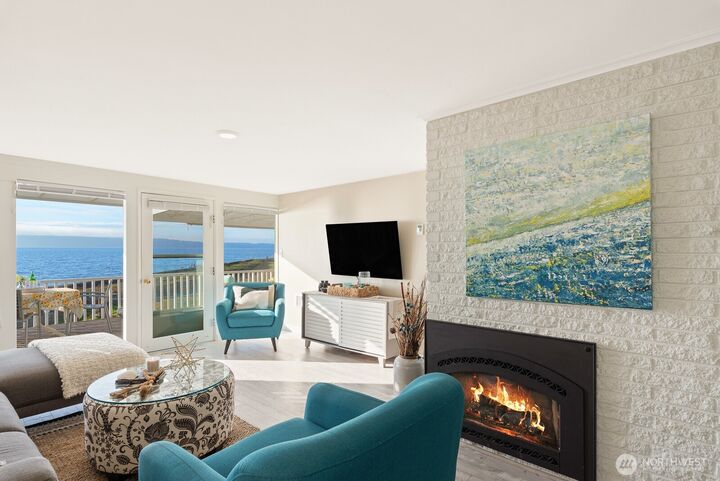 Property Photo: 1353 Bythesea Way WA 98282