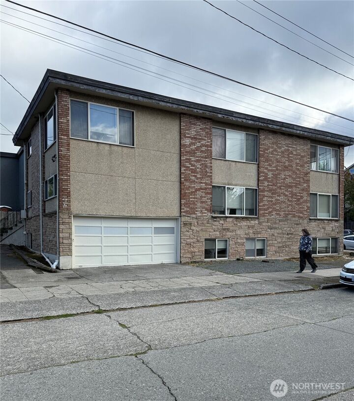 Property Photo: 4501 Fremont Avenue N WA 98103