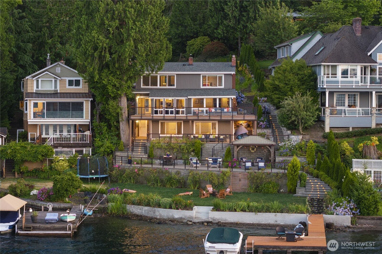 Property Photo:  18176 SE 41st Place  WA 98027 
