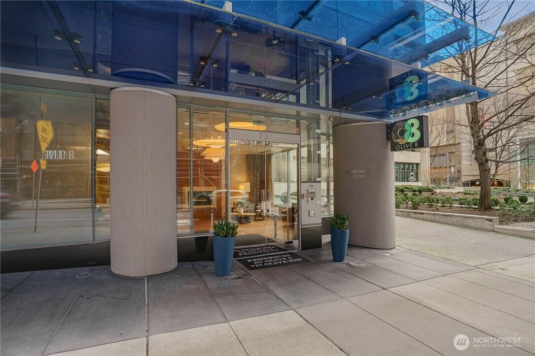 Property Photo: 737 Olive Way 3607 WA 98101