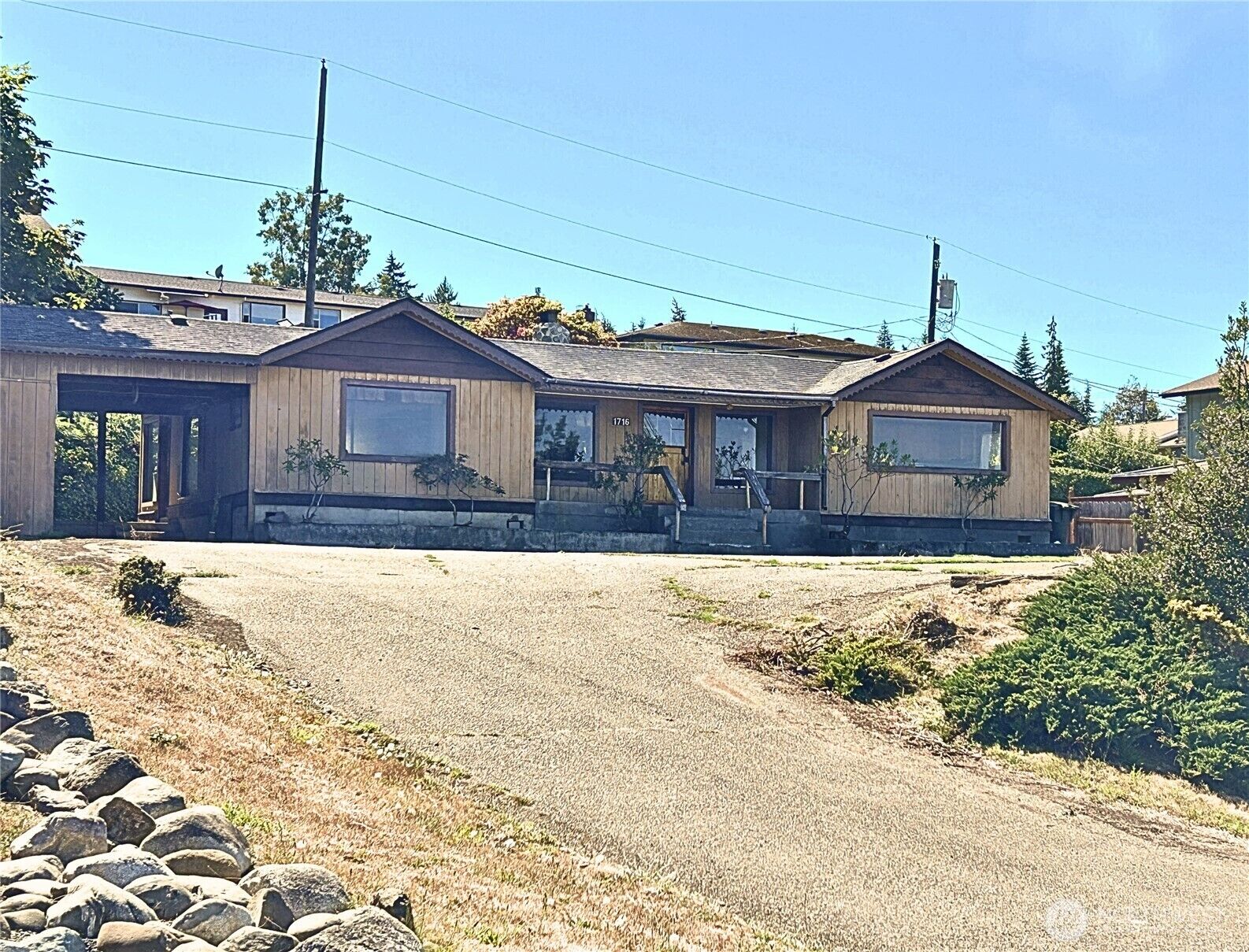 Property Photo: 1716 E Third Street WA 98362