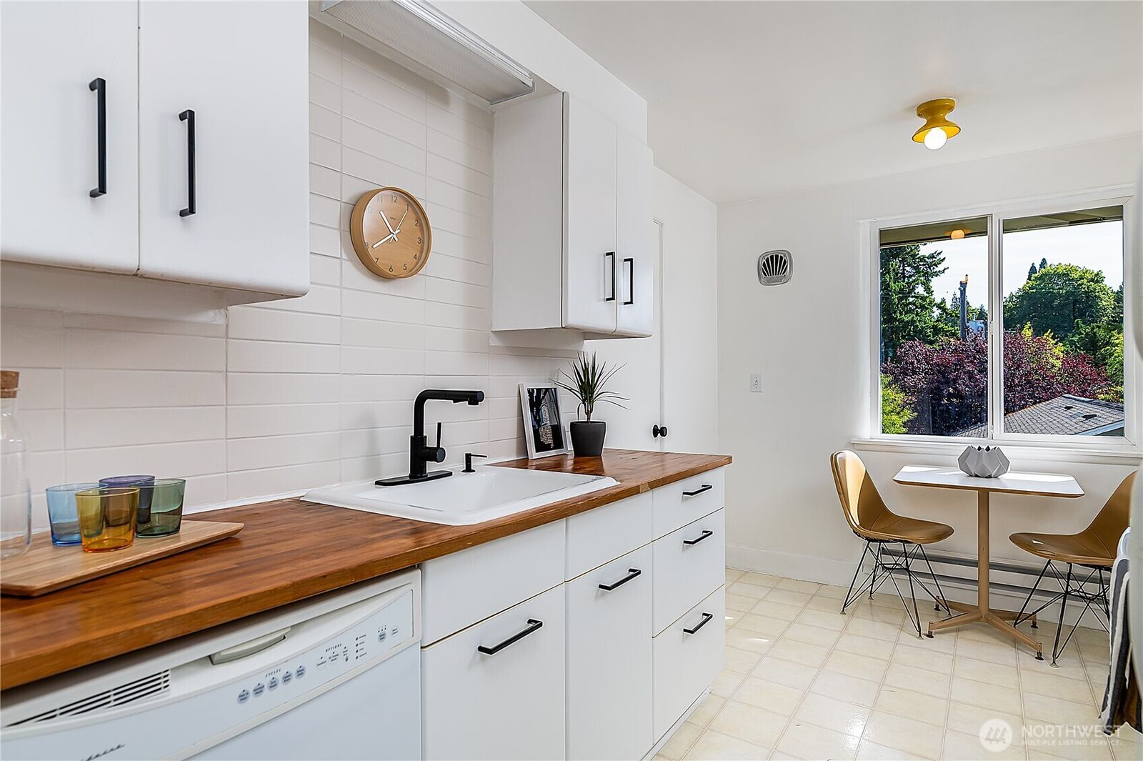 Property Photo:  4818  Terrace Drive NE  WA 98105 