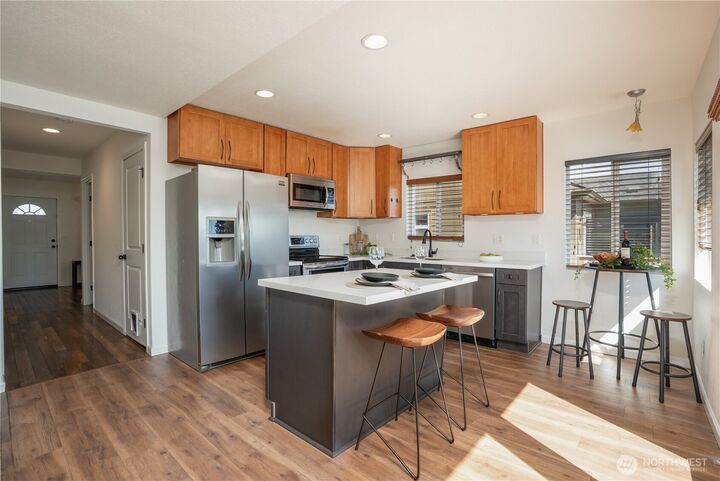 Property Photo:  4040  32nd Avenue SW  WA 98126 