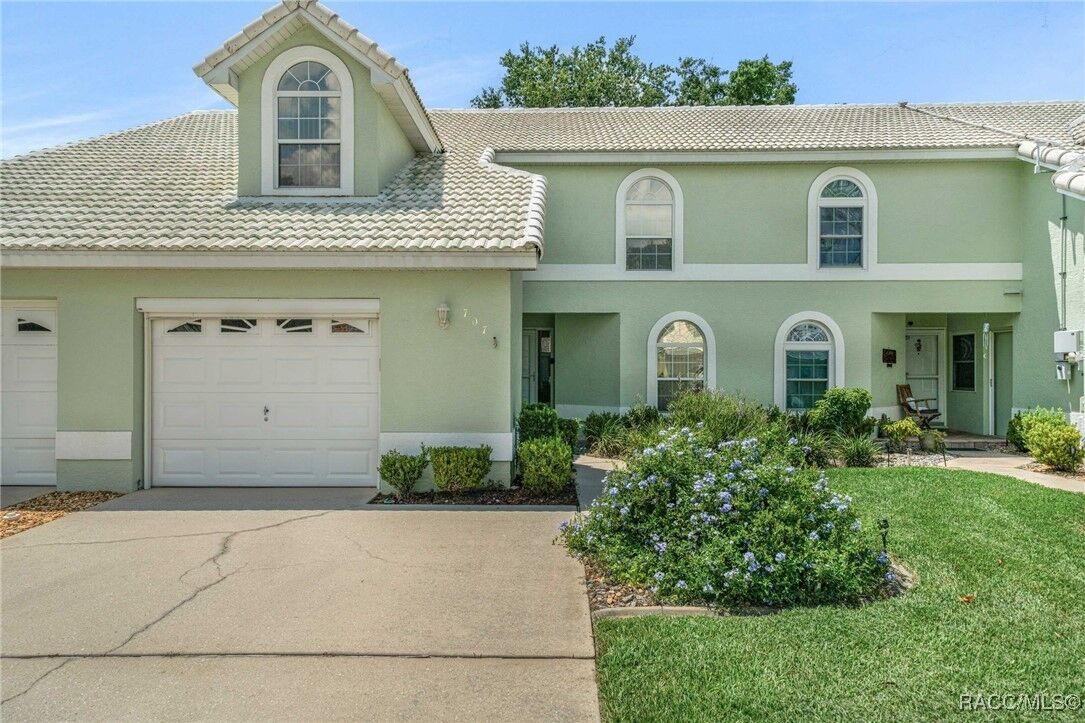Property Photo: 707 Peebles Court FL 34453