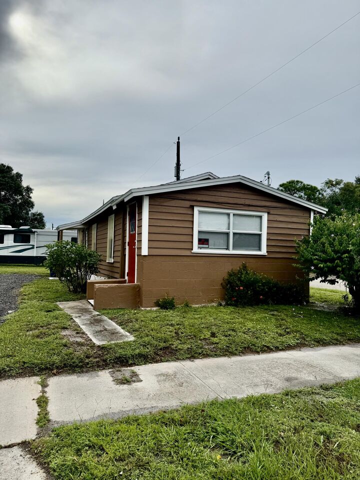 Property Photo: 713 N 19th Street FL 34950
