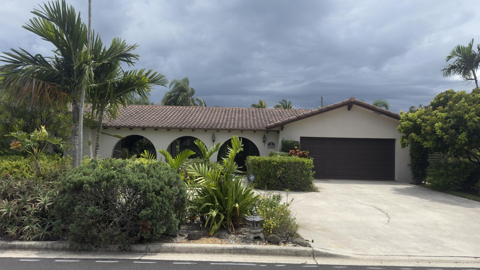 Property Photo: 1091 Pine Point Road FL 33404