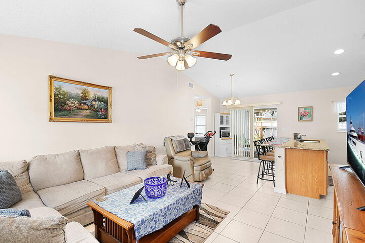Property Photo: 2864 SW Ann Arbor Road FL 34953