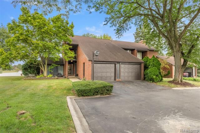 3011 Lindenwood Drive  Dearborn MI 48120 photo