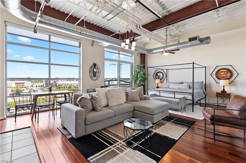 Property Photo:  221 Market St 552  VA 23462 