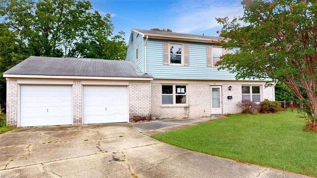 Property Photo: 401 Maplewood Ct VA 23452